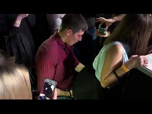 ❤️ Rigtig sex i en russisk natklub. 18-årig russisk pige i anus og vagina kneppet i en natklub Sex video at da.pornpicslove.ru ️